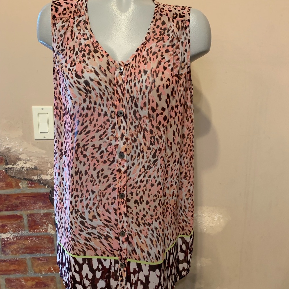 🌸Fun animal print top🌸 - Picture 4 of 6
